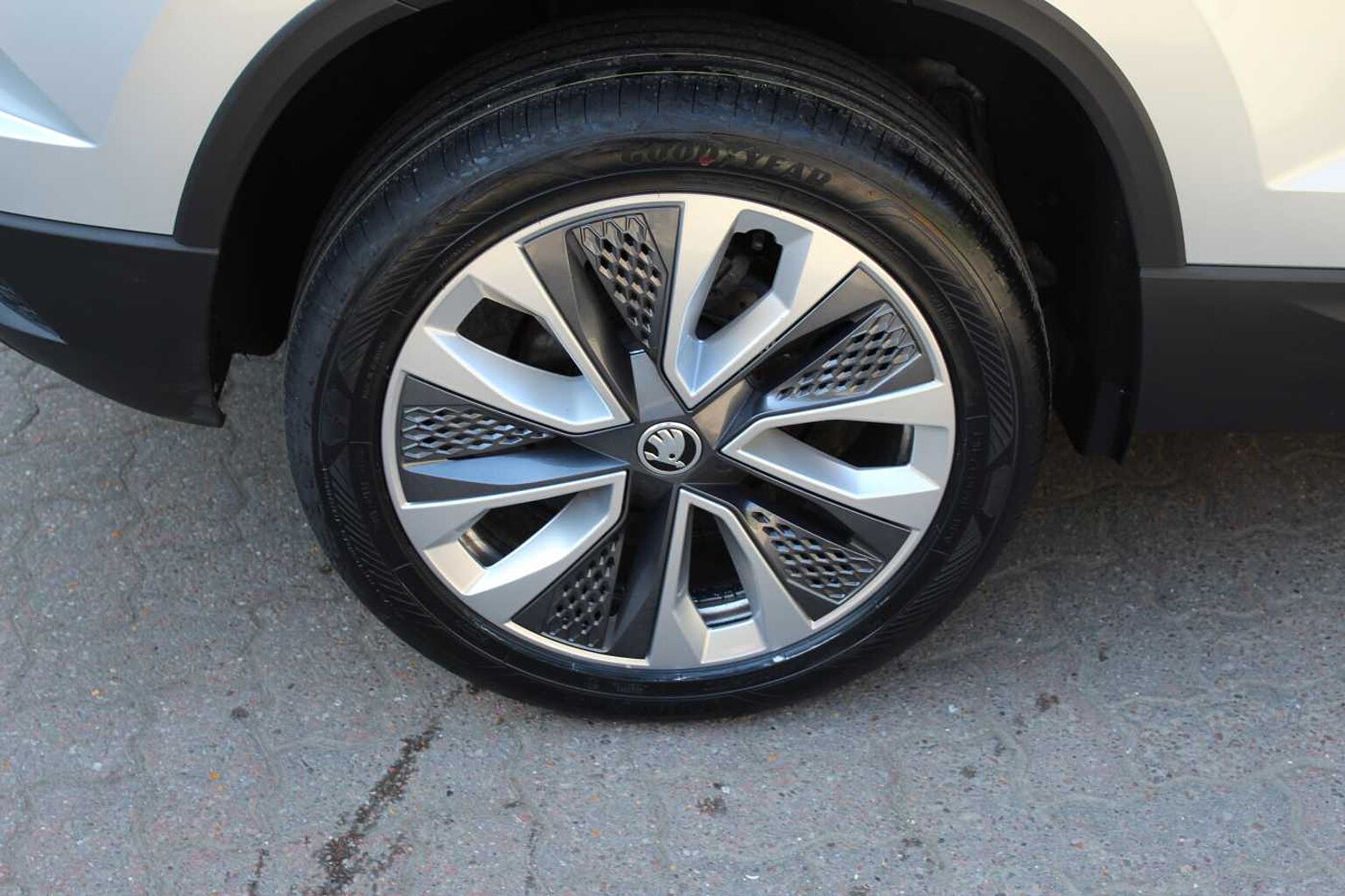 SKODA Karoq SUV 1.0 TSI (116ps) SE L